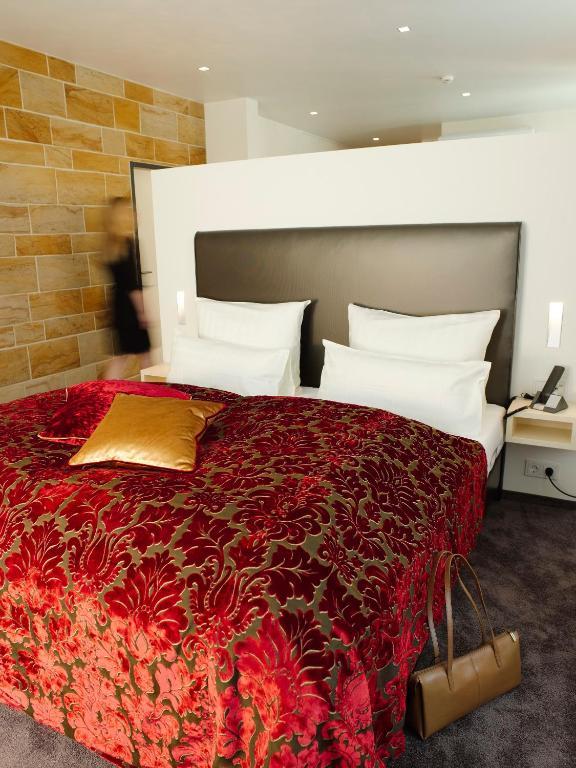 Schlosshotel Bergzaberner Hof Bad Bergzabern Rom bilde